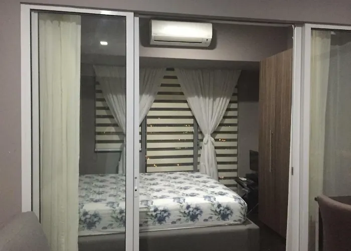Acqua Cosmo Sleek Minimalist 1br