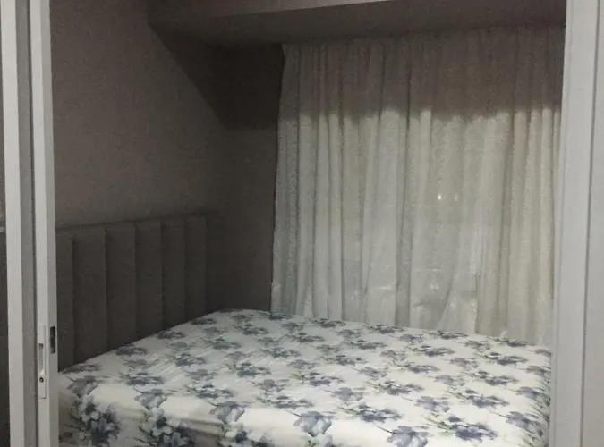 Acqua Cosmo Sleek Minimalist 1br